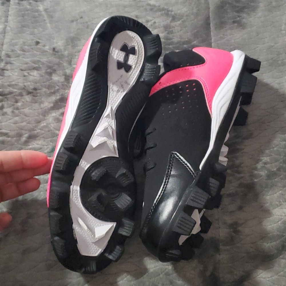 Cleats - Picture 5 of 9